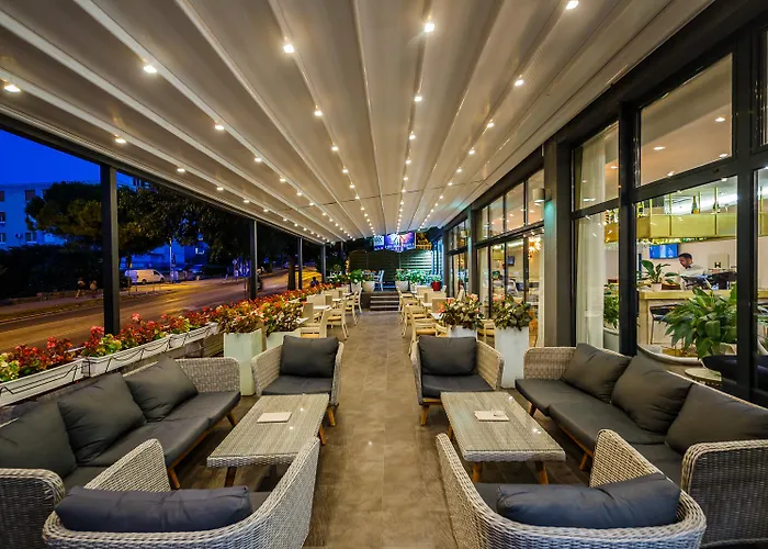 Annex Building Of Art 3* Σπλιτ