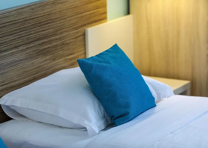 Annex Building Of Art Σπλιτ