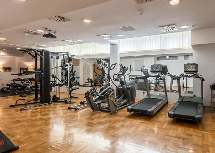 Annex Building Of Art 3* Σπλιτ