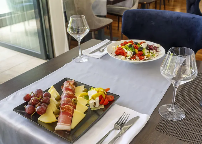 Annex Building Of Art Σπλιτ