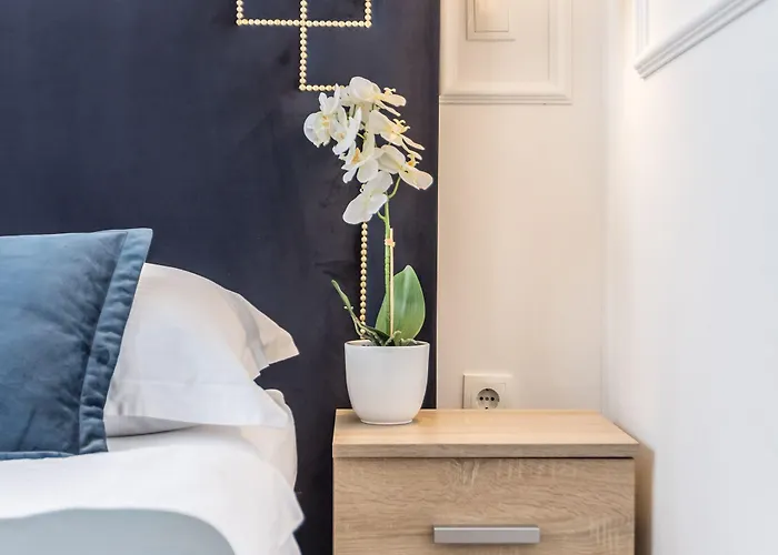 Annex Building Of Art Σπλιτ