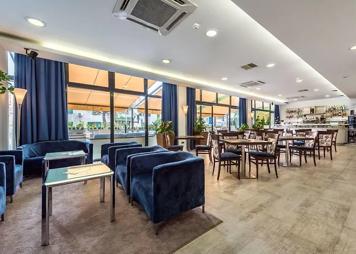 Annex Building Of Art 3* Σπλιτ